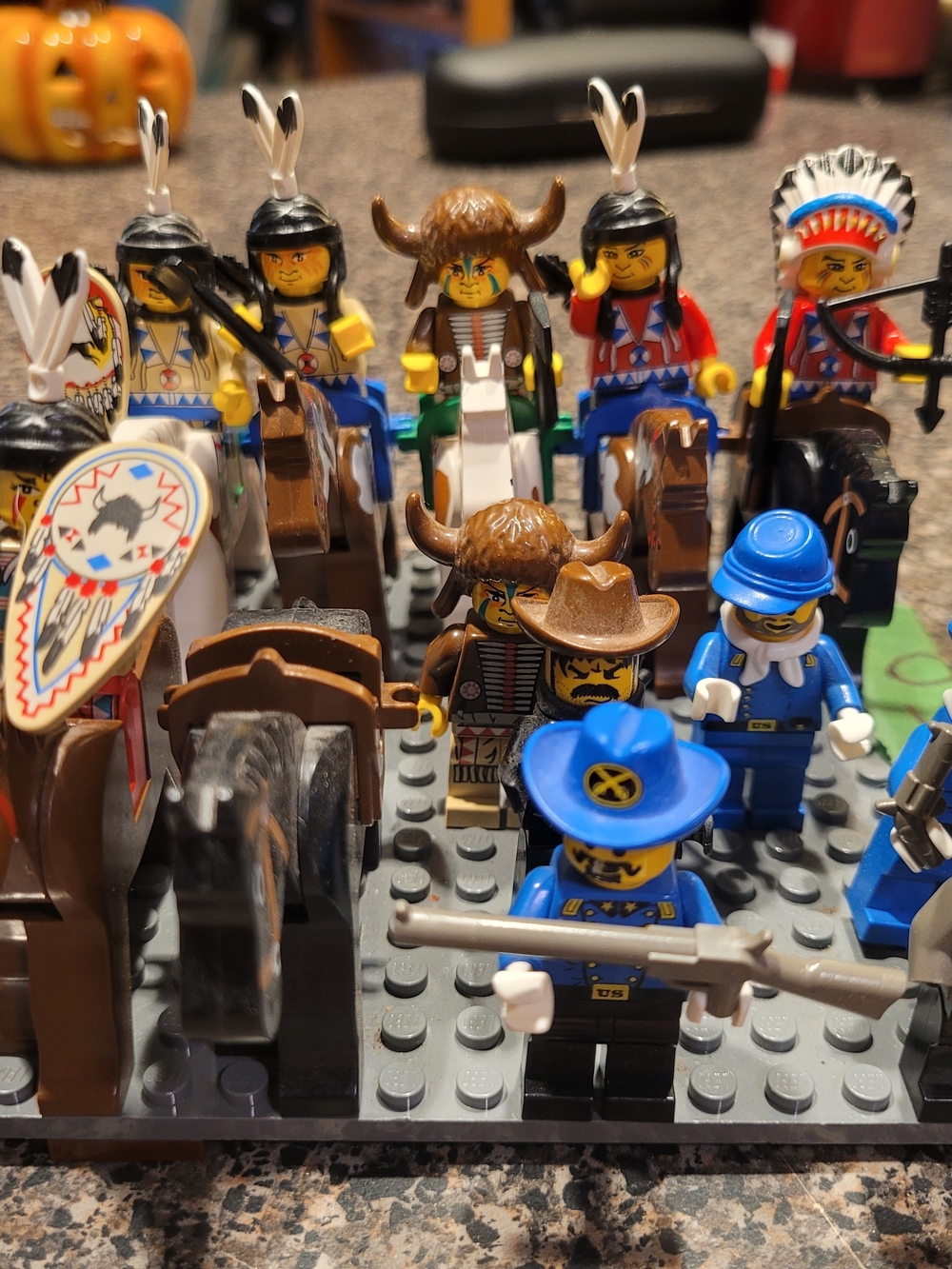 LEGO cowboys And Indians Playset Minifigs